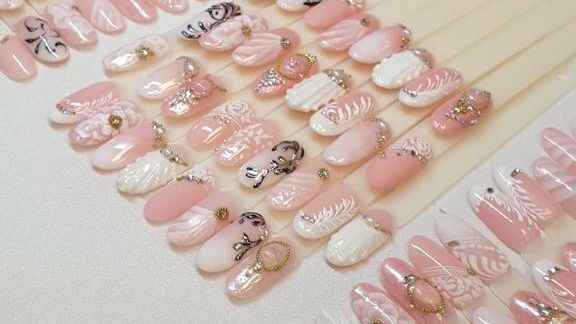 Pratique et démonstration Nail Art